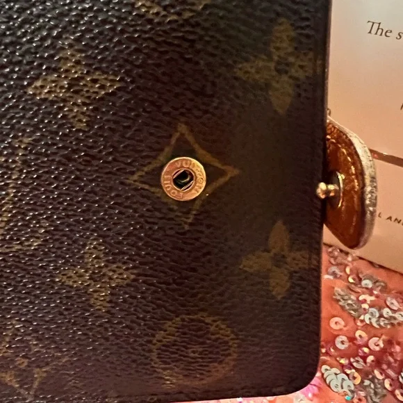 Louis Vuitton COA Compact Zippé wallet in the classic Monogram canvas EUC - Picture 8 of 9